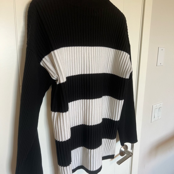 Gabby Isabella ROCK Sweater (size small) - Picture 4 of 4